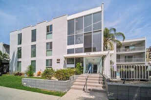 170 North Crescent Street in Beverly Hills, CA - Building Photo