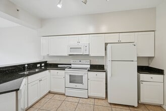 Cobblestone on The Lake Apartments in Ft. Myers, FL - Foto de edificio - Building Photo