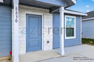 8830 Pyron Pl in San Antonio, TX - Building Photo - Building Photo