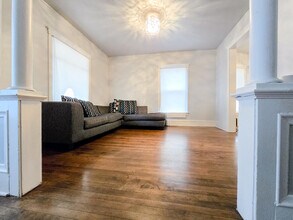 481 Division St in Elgin, IL - Building Photo - Building Photo