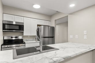 Dunlap Lakeside in Dunlap, IL - Building Photo - Building Photo