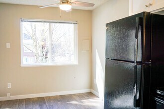 1503 SE Stark St in Portland, OR - Foto de edificio - Building Photo