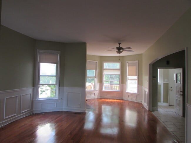 2650 W Logan Blvd in Chicago, IL - Building Photo - Building Photo