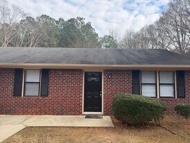 1030 Cantrell Ln in Bogart, GA - Building Photo