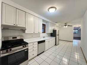 918 N Paulina St, Unit J07P in Chicago, IL - Foto de edificio - Building Photo