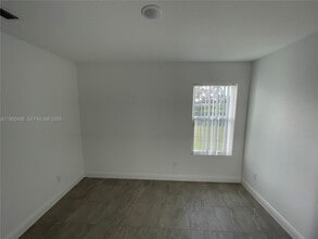 270 SW Tulip Blvd in Port St. Lucie, FL - Building Photo - Building Photo