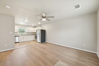 254 Plez Morgan in Montgomery, TX - Building Photo - Building Photo