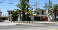 13411 Vanowen St in Van Nuys, CA - Building Photo - Building Photo