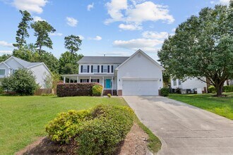 2112 Echo Glen Ln in Apex, NC - Building Photo - Building Photo