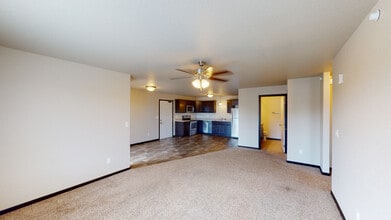 Champion Villas in Rapid City, SD - Foto de edificio - Building Photo