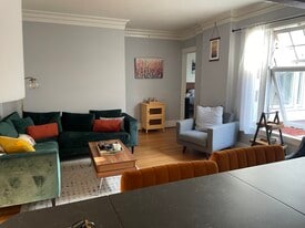 1811 NW Couch St, Unit 512 in Portland, OR - Building Photo