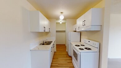 9515-9100 100 Ave. in Grande Prairie, AB - Building Photo - Building Photo