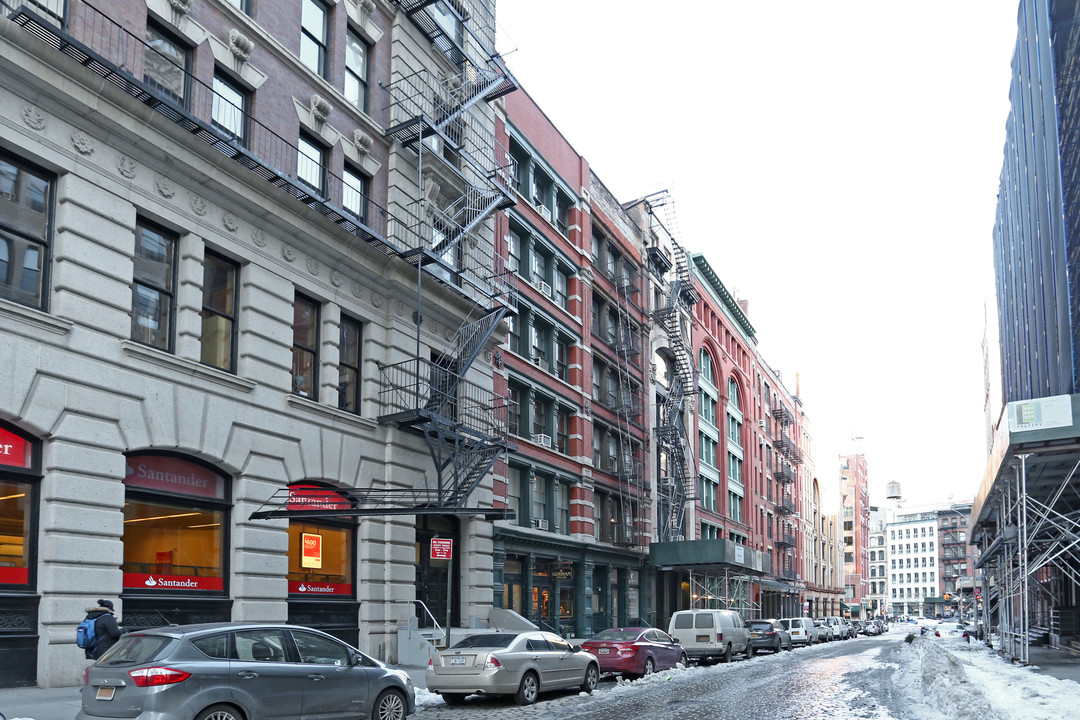 160-162 Franklin St in New York, NY - Building Photo