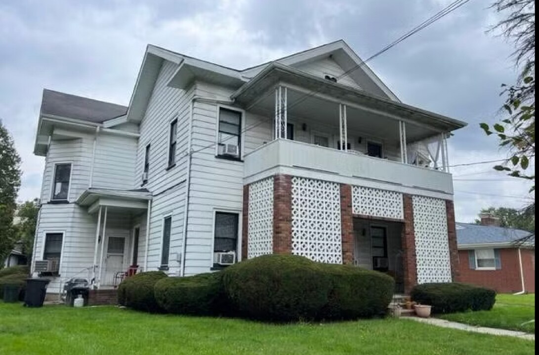 691-693 Wyoming Ave in Wyoming, PA - Building Photo