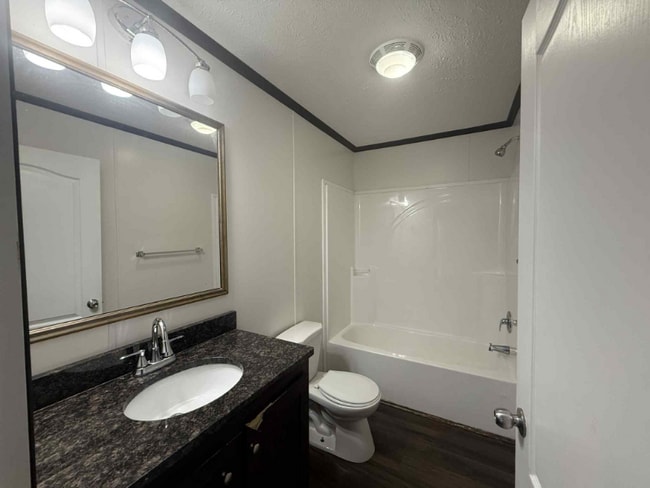 1236 N Oaklane Rd in Springfield, IL - Building Photo - Building Photo