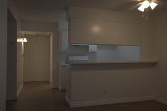 13950 Foothill Blvd in Los Angeles, CA - Building Photo - Building Photo