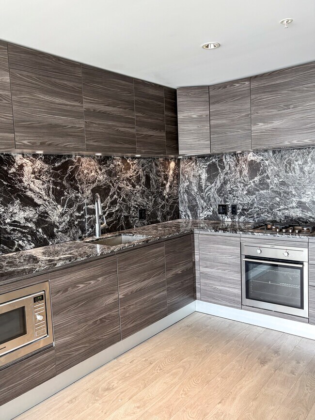 310-312 12 Ave SW in Calgary, AB - Building Photo - Building Photo