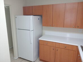 415 Executive Center Dr in West Palm Beach, FL - Building Photo - Building Photo