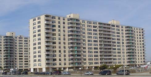 Surfside Park Apartments in Far Rockaway, NY - Building Photo