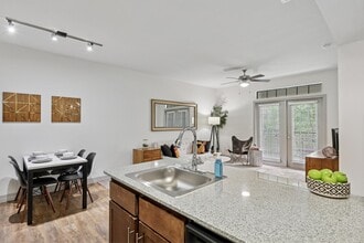 Waller Creekside in Austin, TX - Foto de edificio - Building Photo