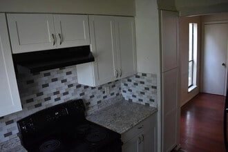 Room in Apartment on West Loop in Austin, TX - Building Photo - Building Photo