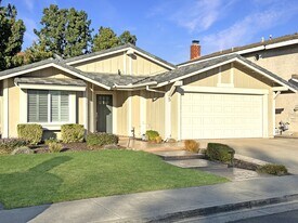 5 Cll Rienda in Rancho Santa Margarita, CA - Building Photo