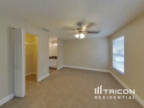 4905 Traskwood Ct in Tampa, FL - Building Photo - Building Photo