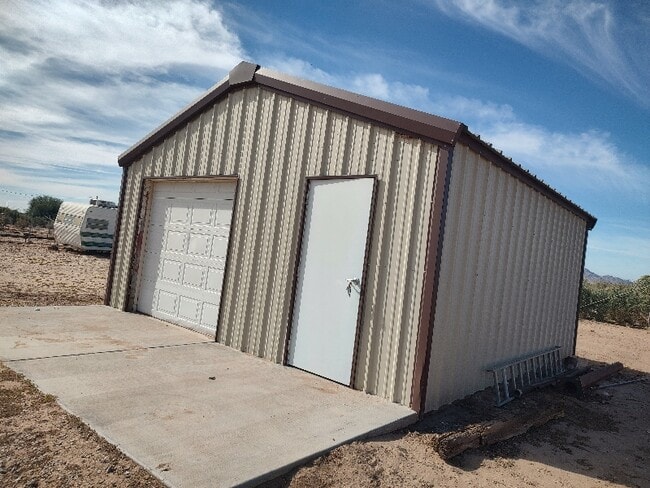 20041 S Neighbours Blvd in Blythe, CA - Building Photo - Building Photo