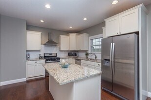 Links at Pebble Creek in Le Claire, IA - Building Photo