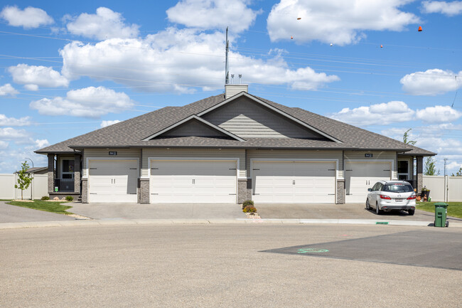 Vista Close in Red Deer, AB - Building Photo - Building Photo