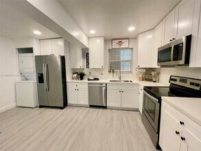 7070 Tyler St in Hollywood, FL - Building Photo - Building Photo