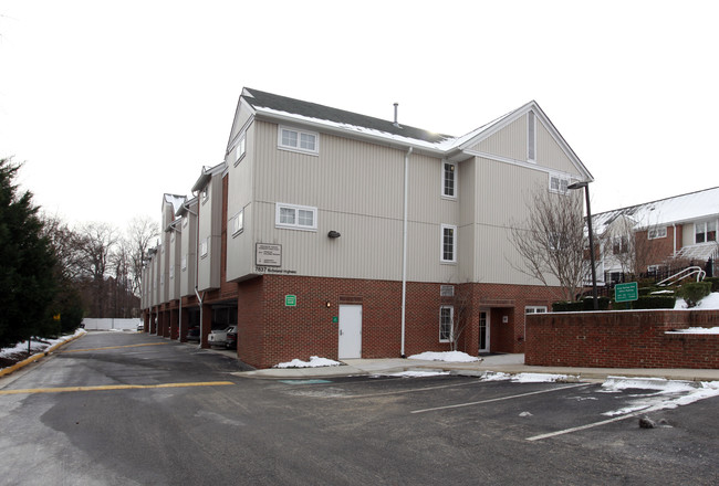 Gum Springs Glen in Alexandria, VA - Foto de edificio - Building Photo