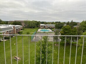 10373 Dearlove Rd in Glenview, IL - Building Photo - Building Photo