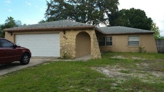 435 Tangerine Dr in Oldsmar, FL - Building Photo