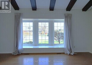 236 Ash Tree Way in Oakville, ON - Building Photo - Building Photo