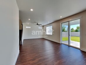 1368 Alderleaf Ave in Star, ID - Foto de edificio - Building Photo