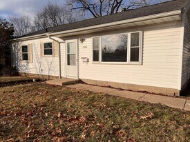 2018 E 7th St in Sterling, IL - Building Photo