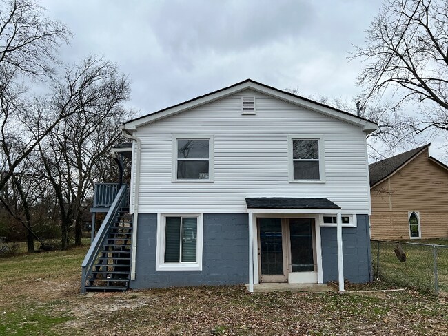 property at 711 W Eastland Ave