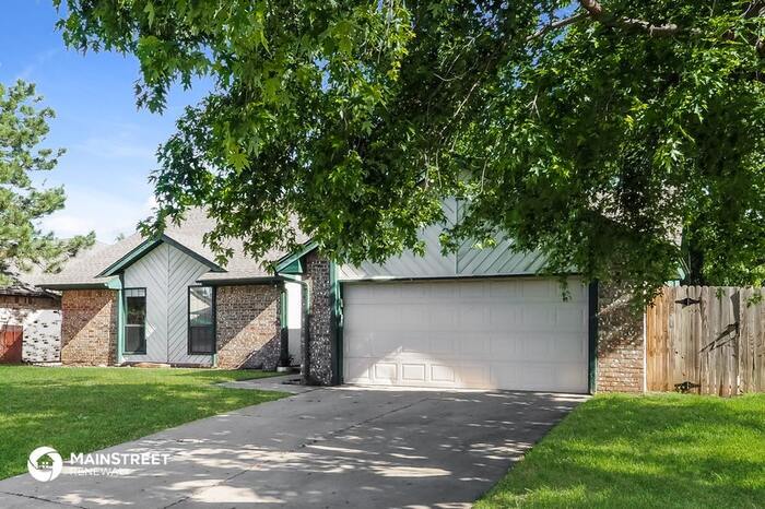 2705 Pinto Trail in Edmond, OK - Building Photo