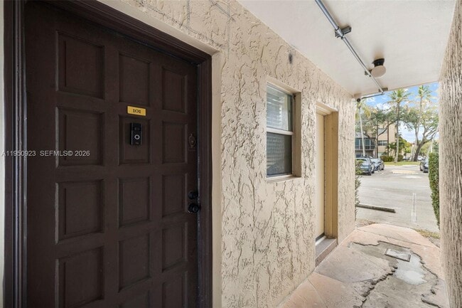 6100 S Falls Cir Dr in Lauderhill, FL - Building Photo - Building Photo