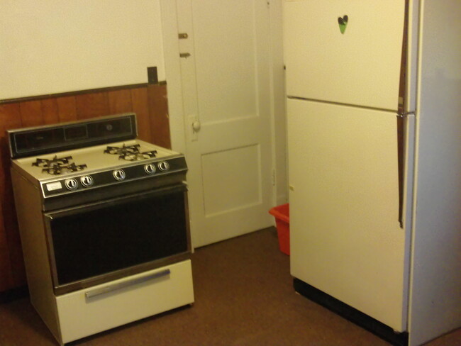 61 Irene St, Unit Rear Apartment in Buffalo, NY - Building Photo - Building Photo