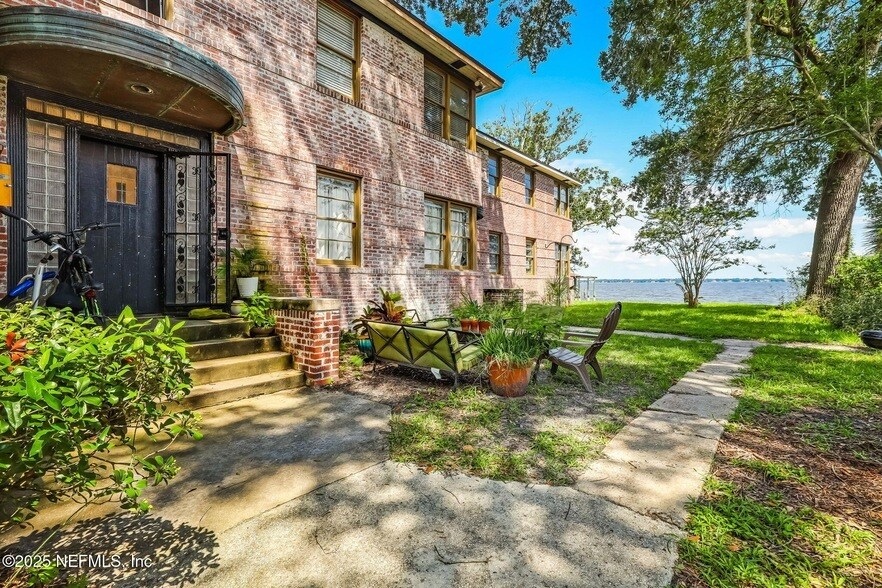 2746 Vernon Terrace in Jacksonville, FL - Foto de edificio