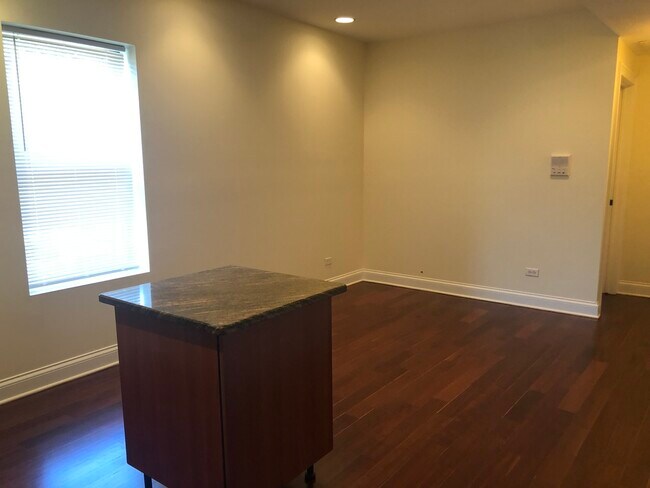 7208 N Wolcott Ave in Chicago, IL - Building Photo - Building Photo