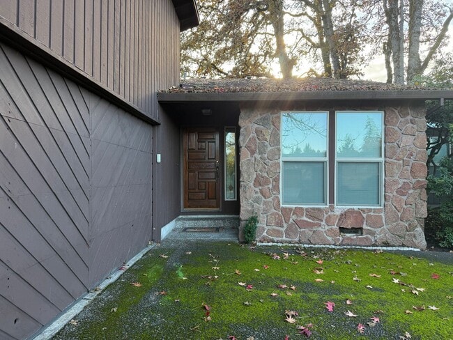 property at 1150 NW Sunnywood Ct