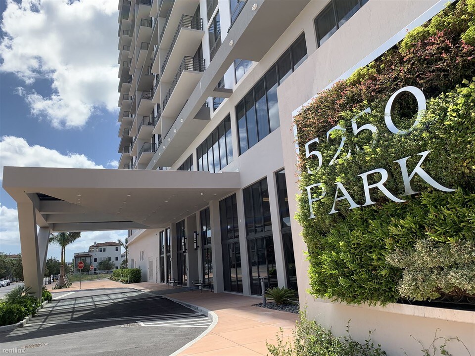 5251 NW 84th Ave in Doral, FL - Building Photo