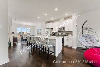 2230 Prestige Pl in Schaumburg, IL - Building Photo - Building Photo