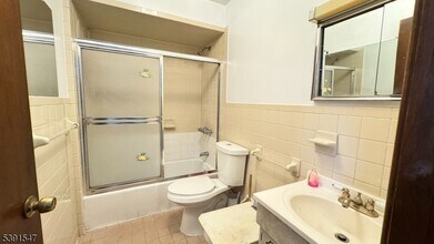 324 Court St in Elizabeth, NJ - Building Photo - Building Photo