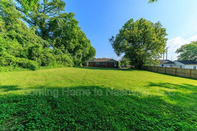 410 Ewing Dr in Nashville, TN - Building Photo - Building Photo
