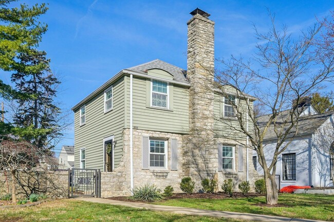 property at 909 S Roosevelt Ave