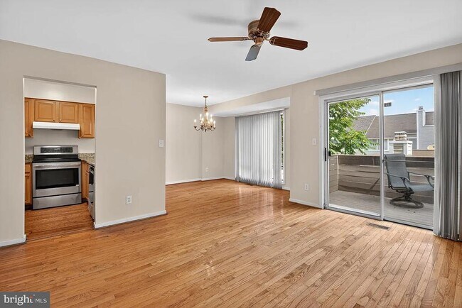 9805 Lake Shore Dr in Gaithersburg, MD - Building Photo - Building Photo